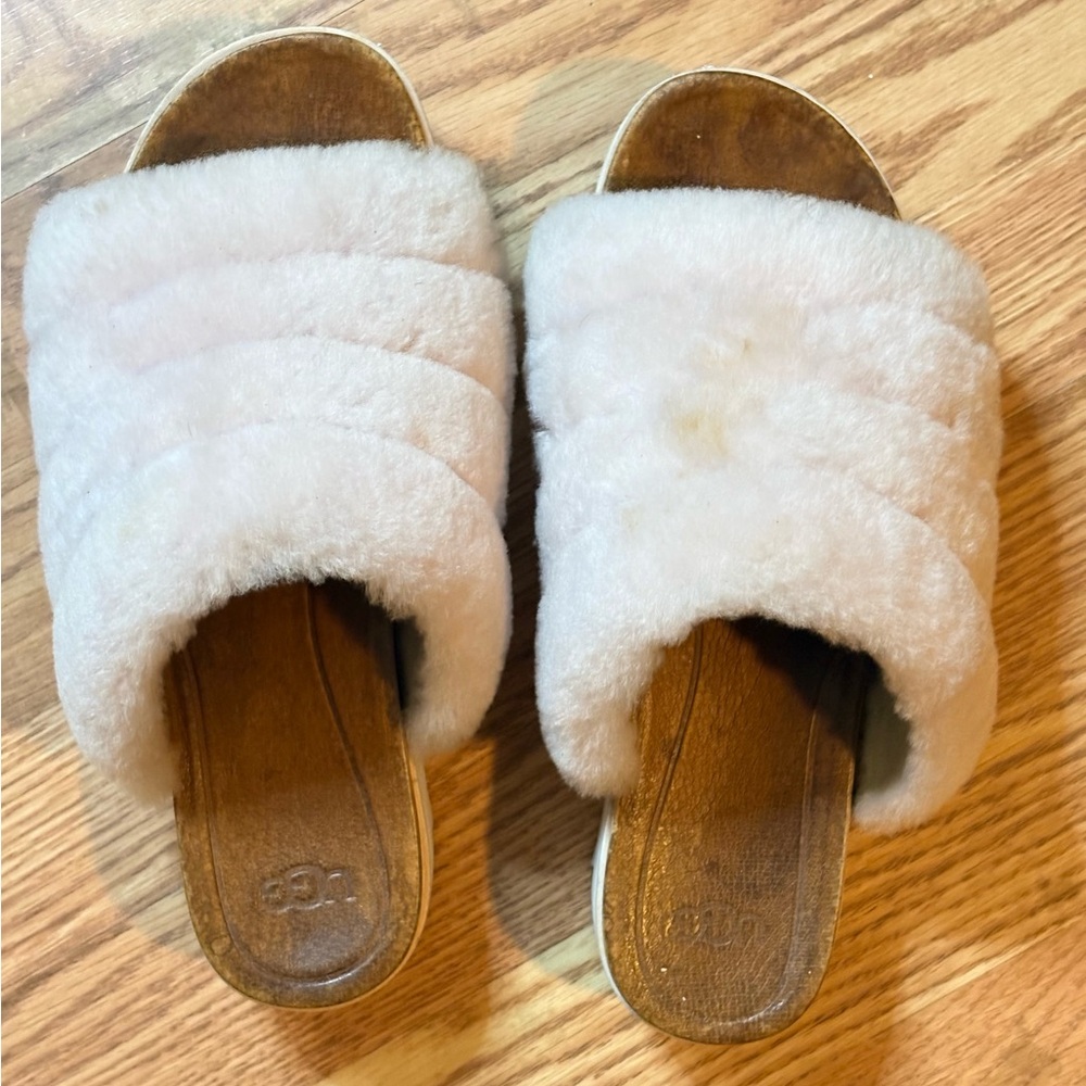 UGG Women's Pale Pink Furry Slippers Size 8.5 - Picture 12 of 13